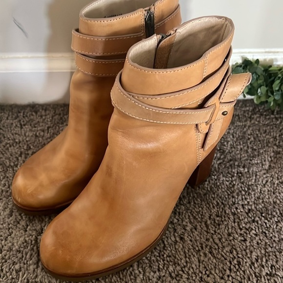 Tommy Bahama leather Liia Boots Size 7 - Picture 3 of 8
